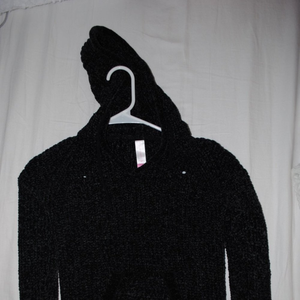 Junior's/Women's Sweater